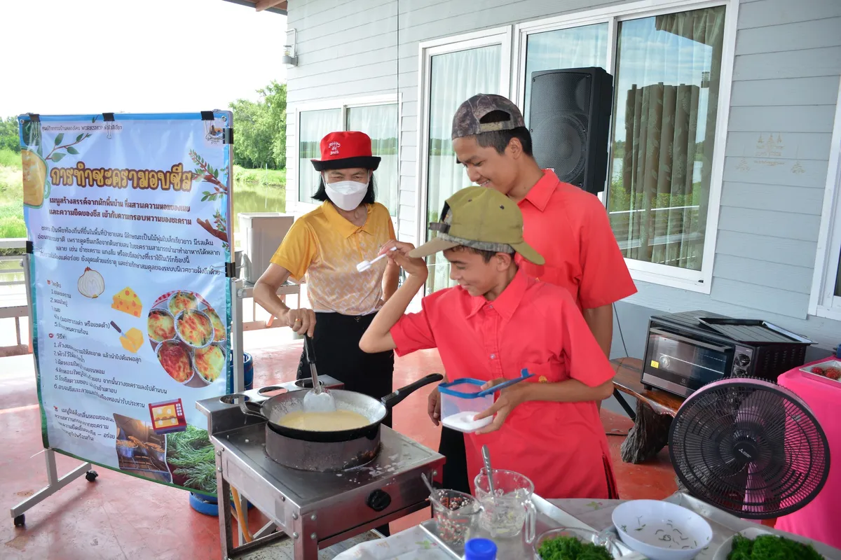 ฐานการเรียนรู้การทำชะครามอบชีส