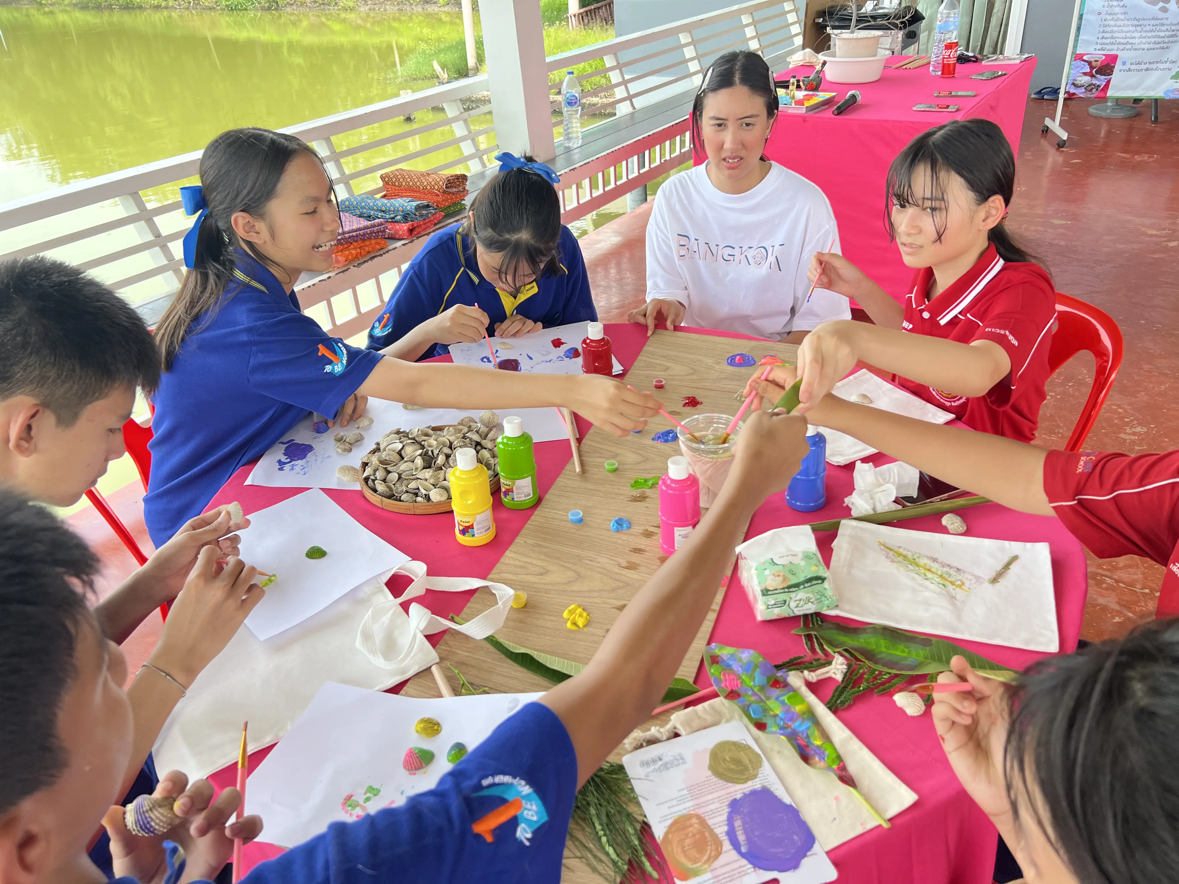 กิจกรรมระบายสีและทำประติมากรรมหอยแครง เวิร์กช็อปสร้างสรรค์ บ้านคลองโคนรีสอร์ท สมุทรสงคราม