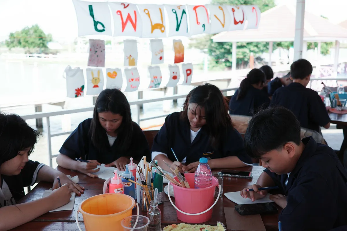 ฐานการเรียนรู้ระบายสีถุงผ้า